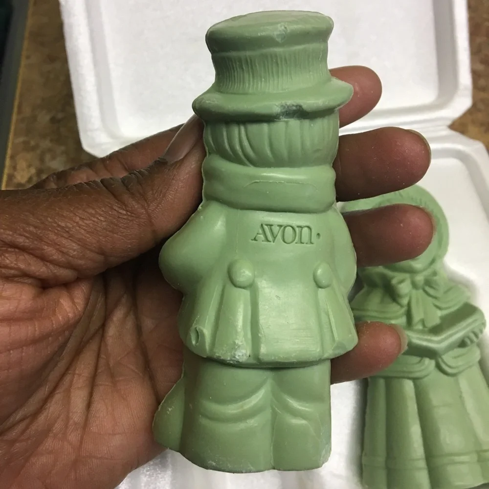 Vintage Bath Soap-AVON Christmas Carollers Decorative Soap has not been used.